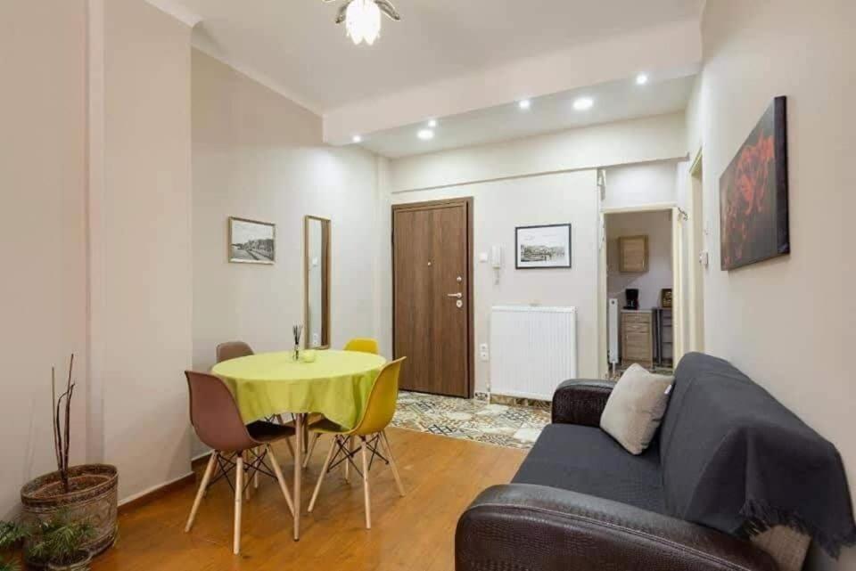 Private Pristine Balcony Home- Heart Of The Center テッサロニキ エクステリア 写真