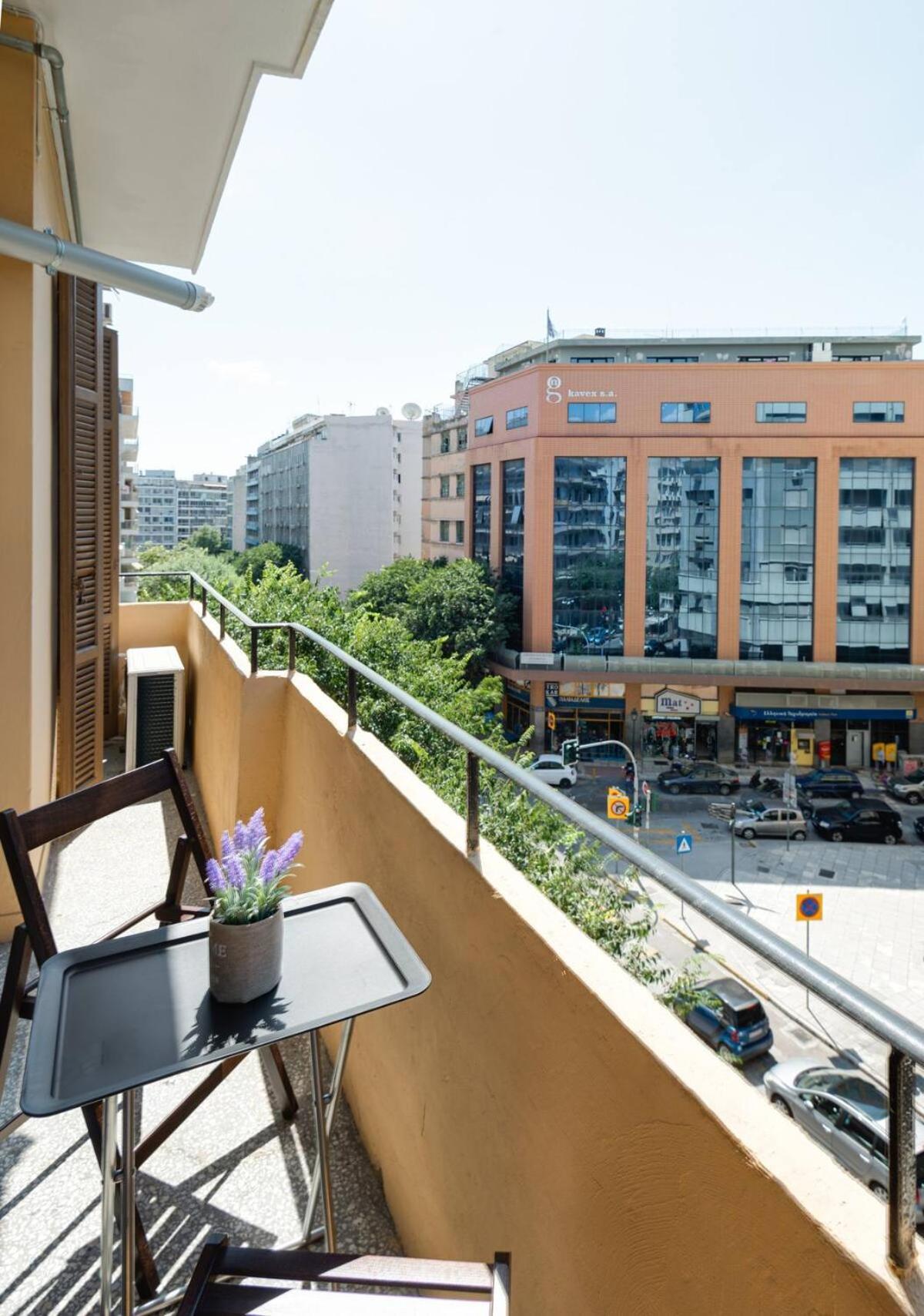 Private Pristine Balcony Home- Heart Of The Center テッサロニキ エクステリア 写真